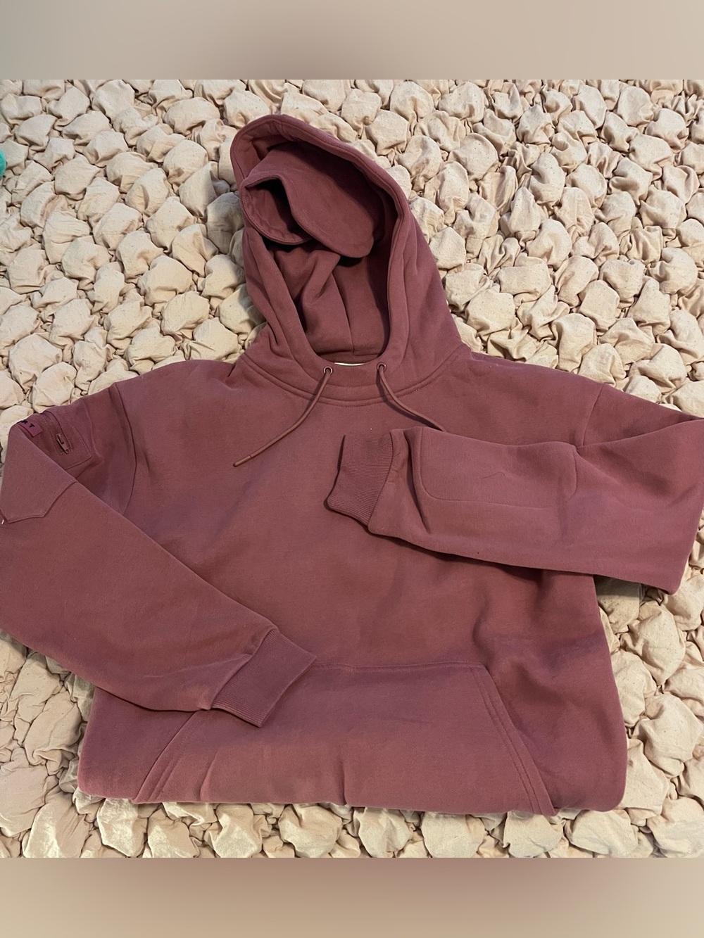 Comfrt Cozy Berry DND Travel Hoodie Never worn S